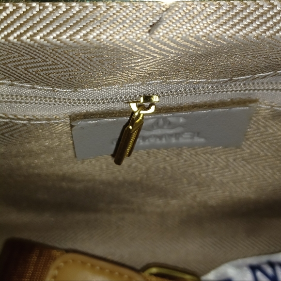 Luxury designer crosstitch soft pink leather dr bag with crossbody strap. - Picture 4 of 6